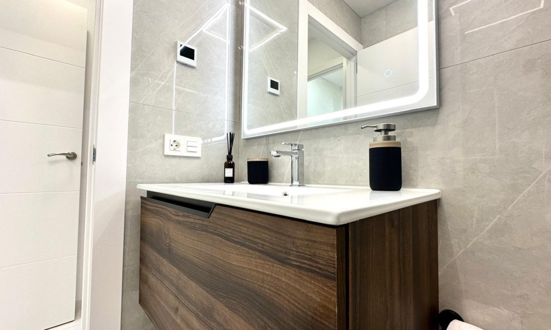 Használt Ingatlanok - Apartman -
Torrevieja - Playa del Cura