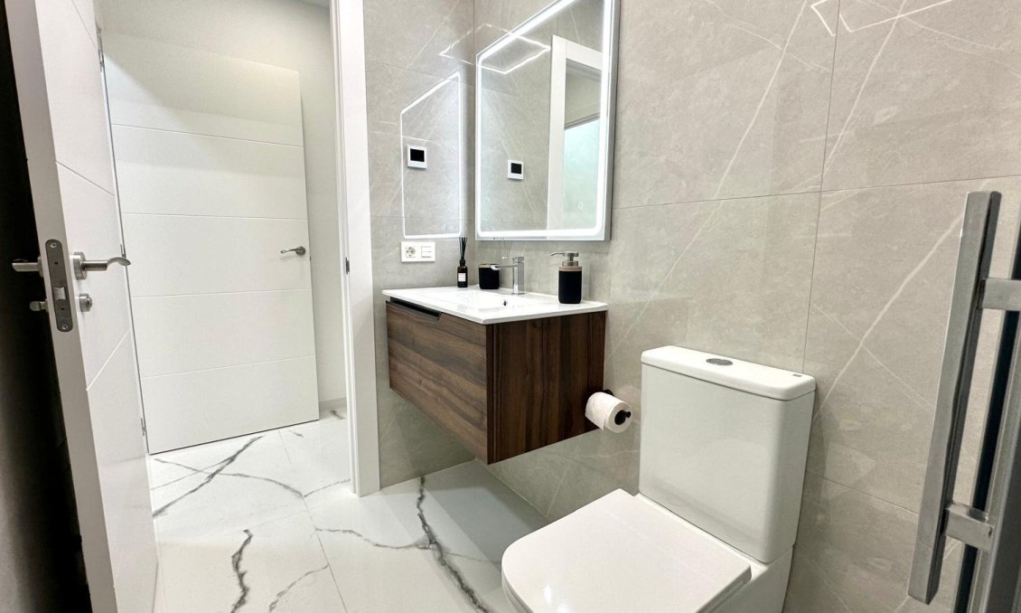 Használt Ingatlanok - Apartman -
Torrevieja - Playa del Cura