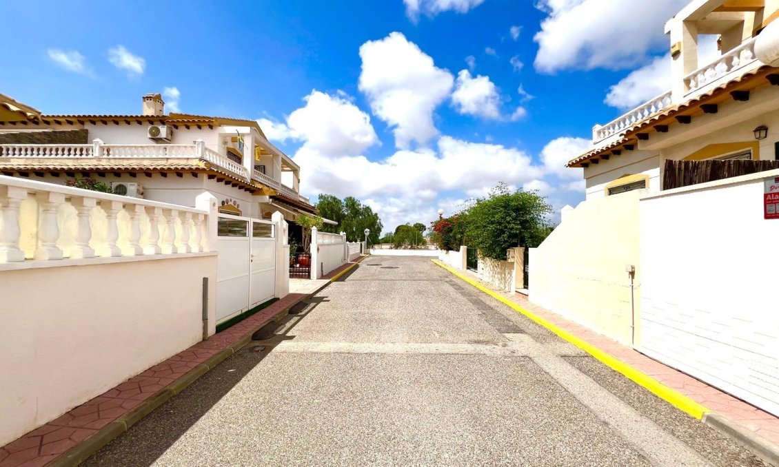 Segunda mano - Town House -
Orihuela - Urbanización Perla Del Mar