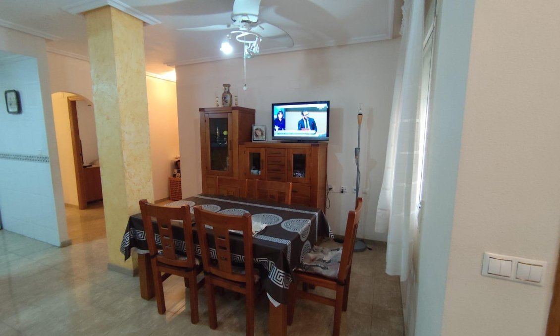 Segunda mano - Apartamento -
Torrevieja - Estacion De Autobuses