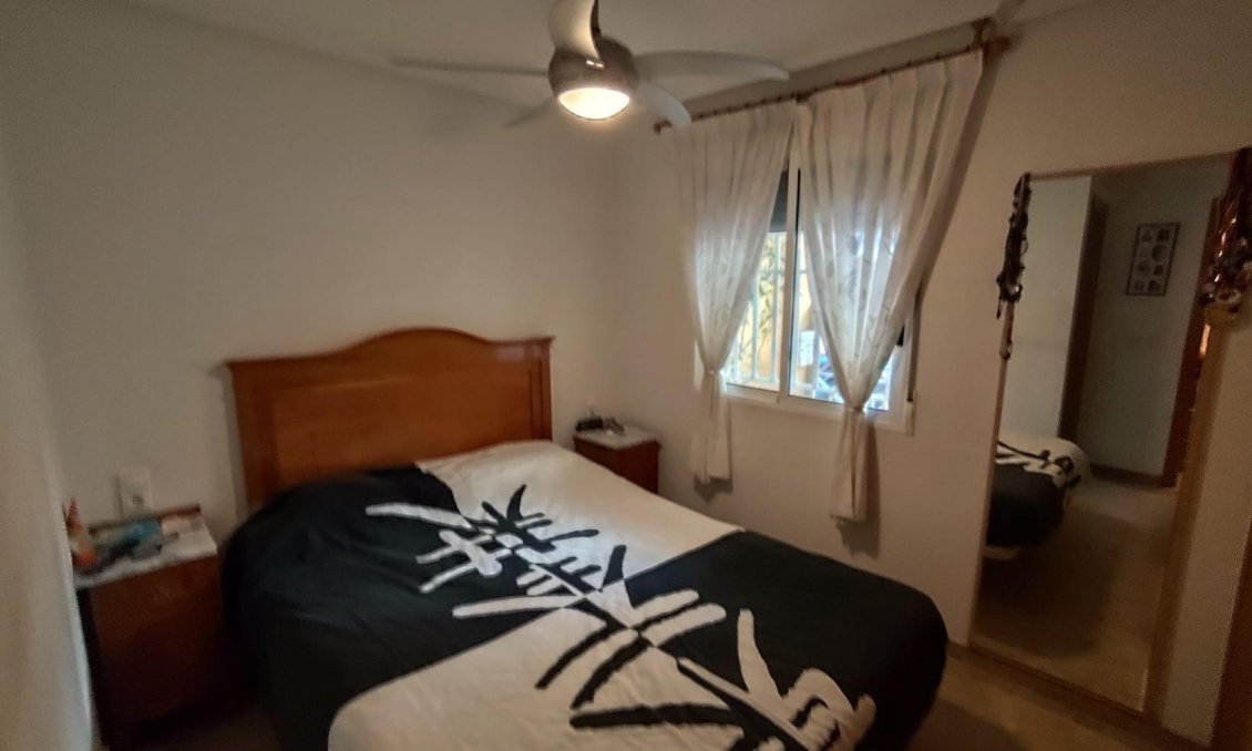 Segunda mano - Apartamento -
Torrevieja - Estacion De Autobuses