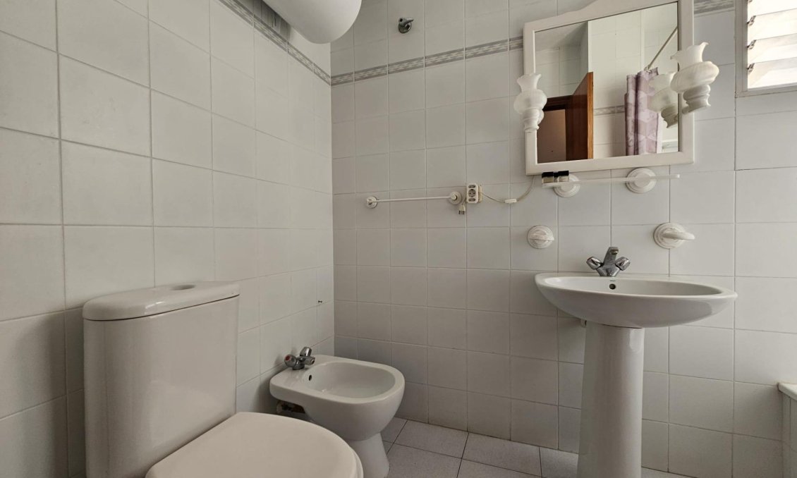 Segunda mano - Apartamento -
Torrevieja - Centro