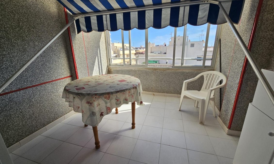 Segunda mano - Apartamento -
Torrevieja - Centro