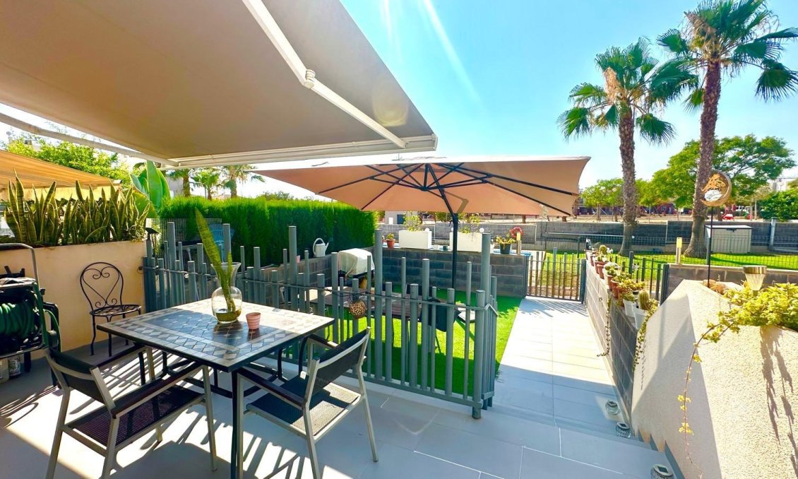 Használt Ingatlanok - Sorház -
Torrevieja - Aguas Nuevas