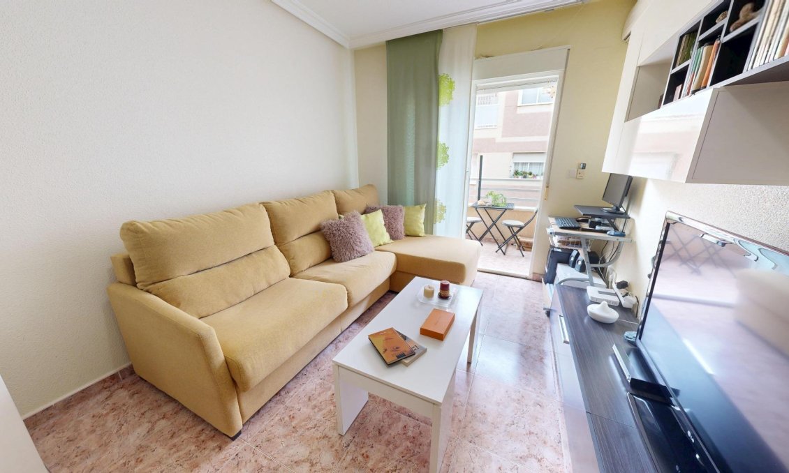 Használt Ingatlanok - Apartman -
Torrevieja - Estacion De Autobuses