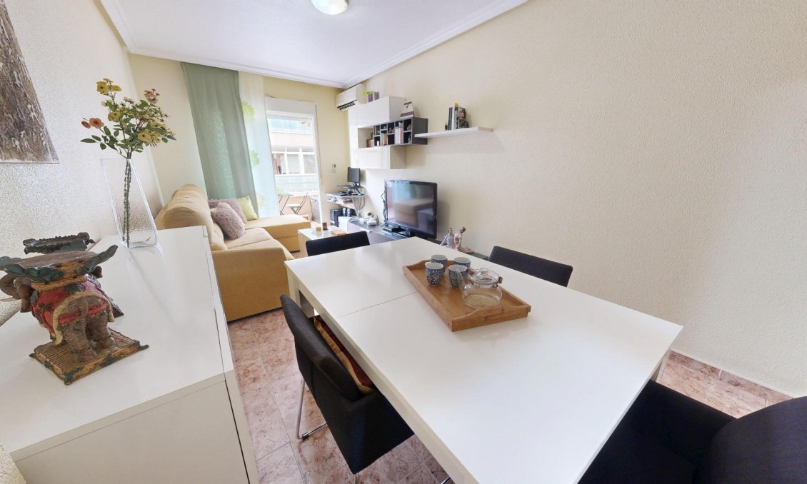 Segunda mano - Apartamento -
Torrevieja - Estacion De Autobuses