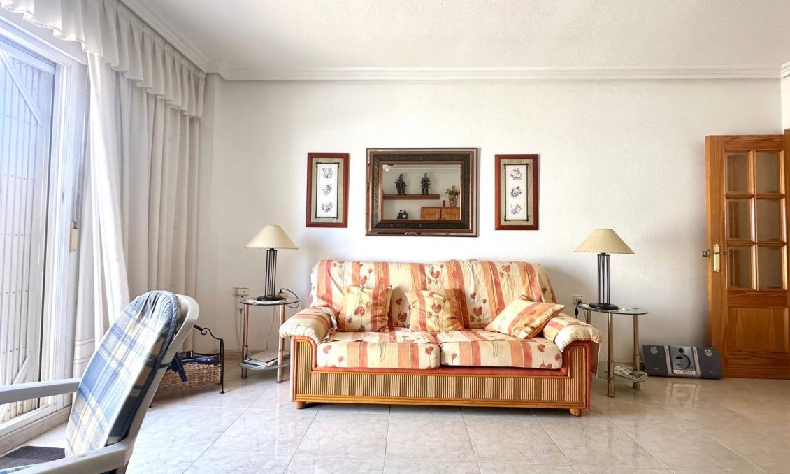 Használt Ingatlanok - Tetőtéri lakás -
Torrevieja - Centrum