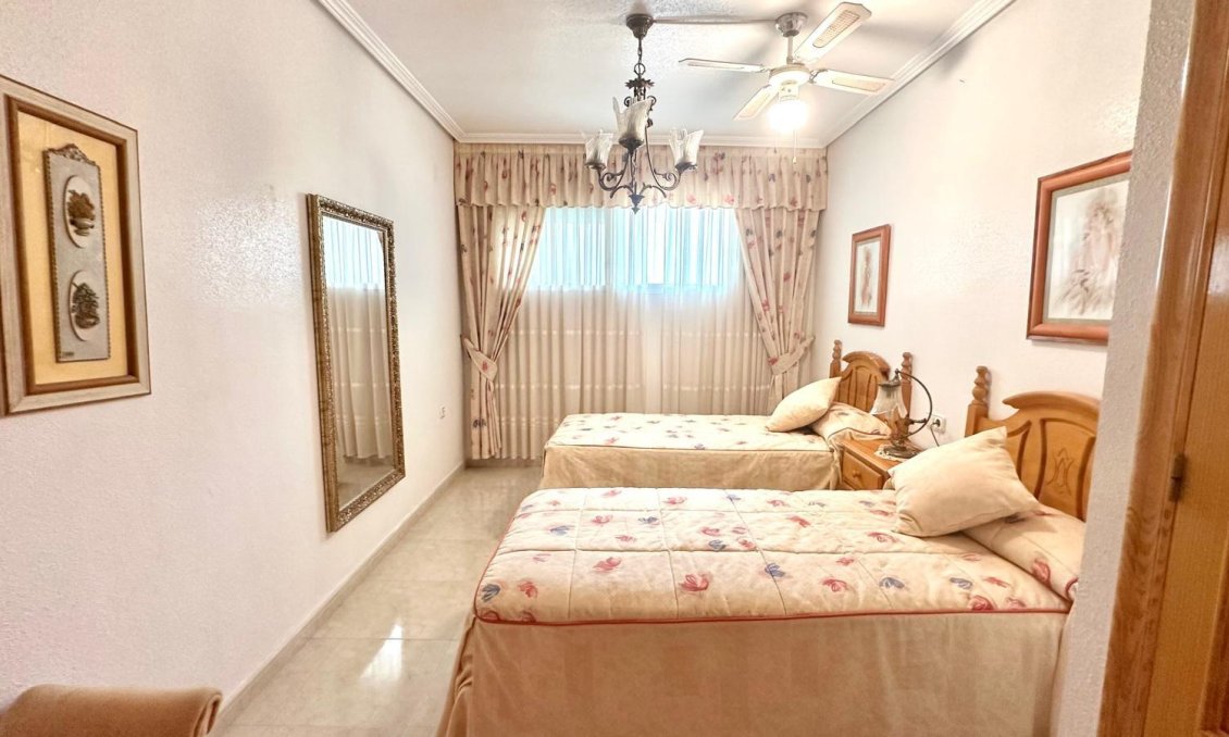 Használt Ingatlanok - Tetőtéri lakás -
Torrevieja - Centrum