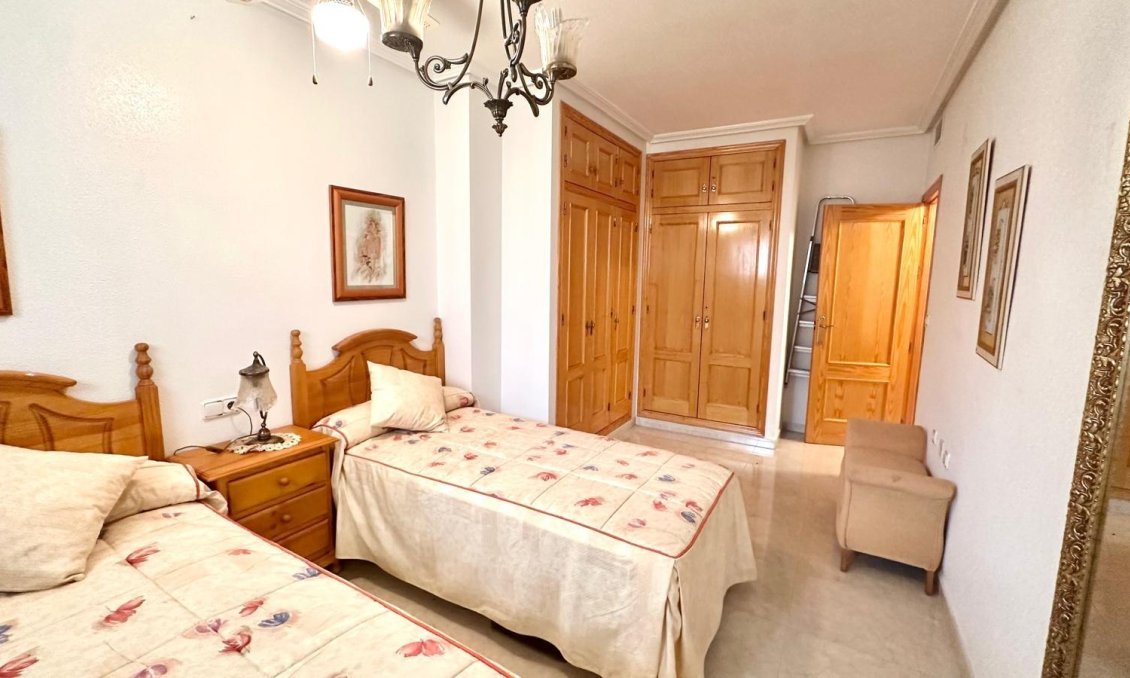 Használt Ingatlanok - Tetőtéri lakás -
Torrevieja - Centrum