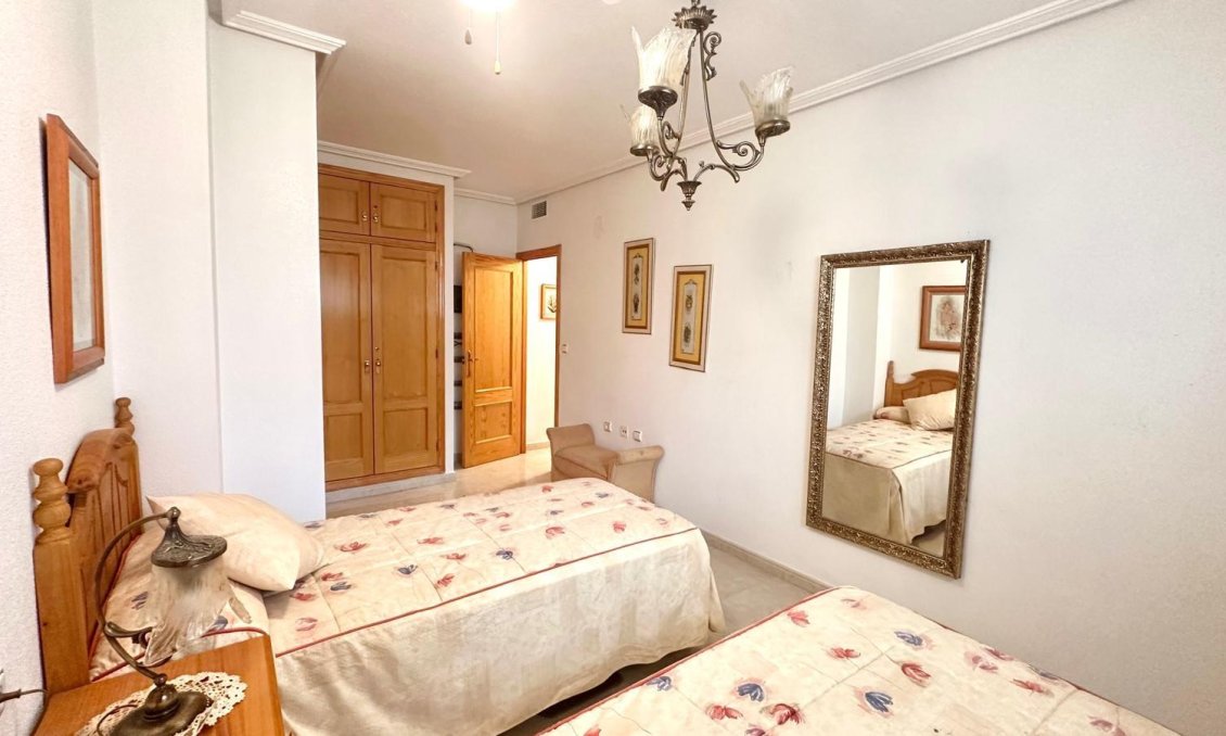 Használt Ingatlanok - Tetőtéri lakás -
Torrevieja - Centrum