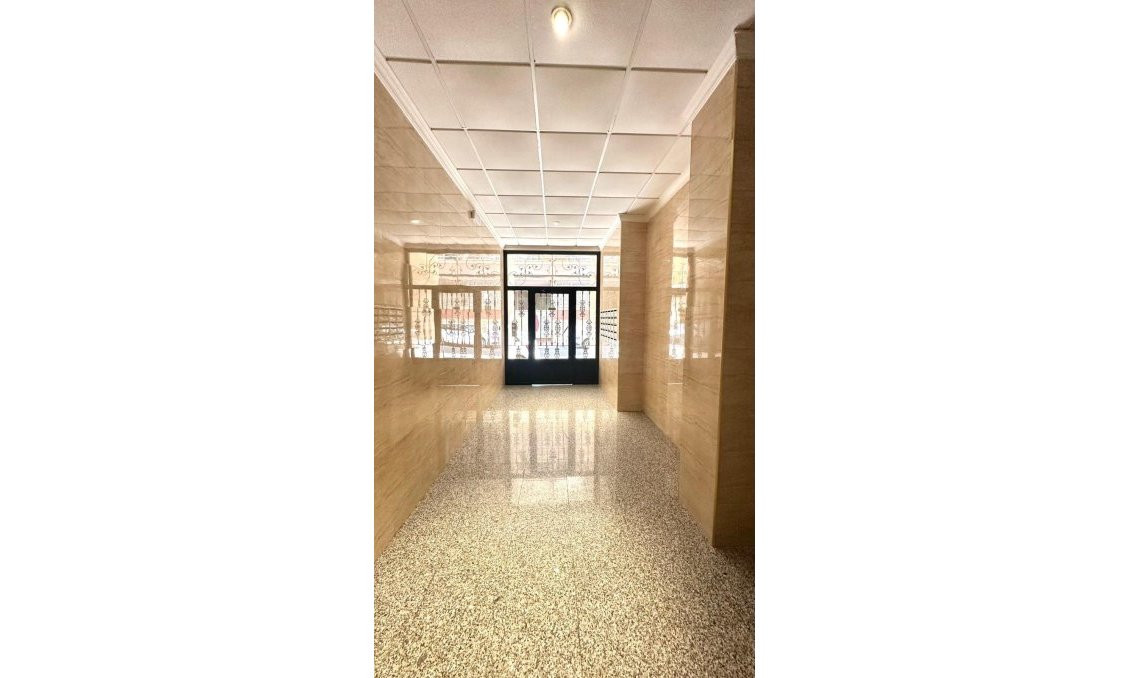 Használt Ingatlanok - Tetőtéri lakás -
Torrevieja - Centrum