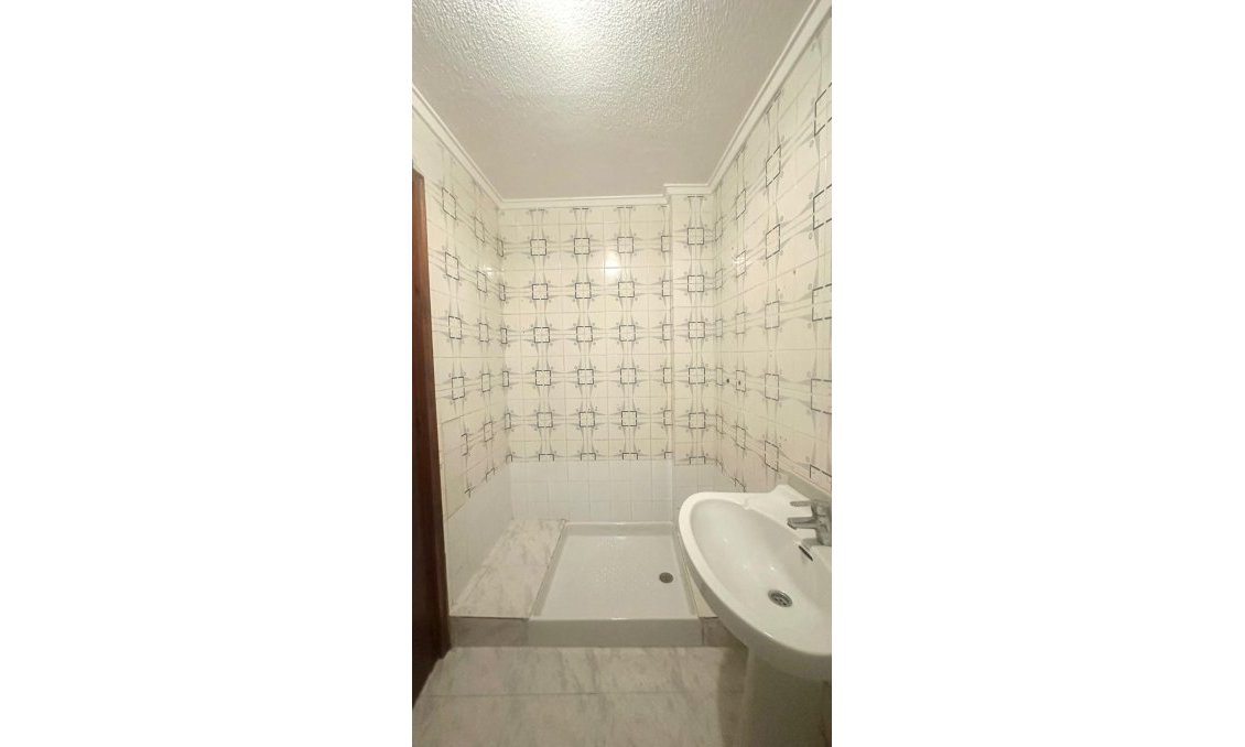 Revente - Appartement -
Torrevieja - Estacion De Autobuses