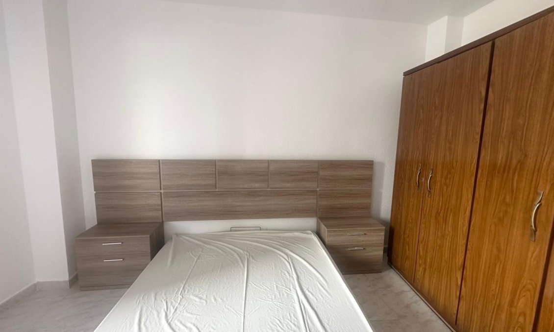 Revente - Appartement -
Torrevieja - Estacion De Autobuses