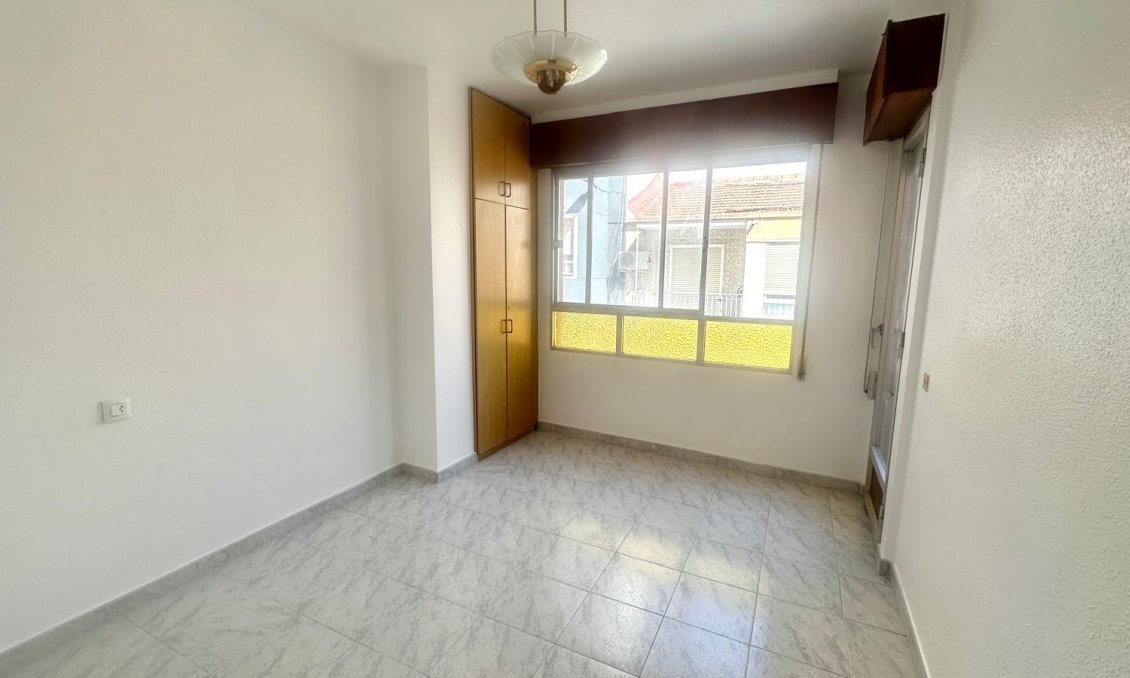 Revente - Appartement -
Torrevieja - Estacion De Autobuses