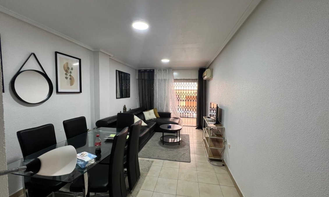 Használt Ingatlanok - Apartman -
Torrevieja - Playa del Cura