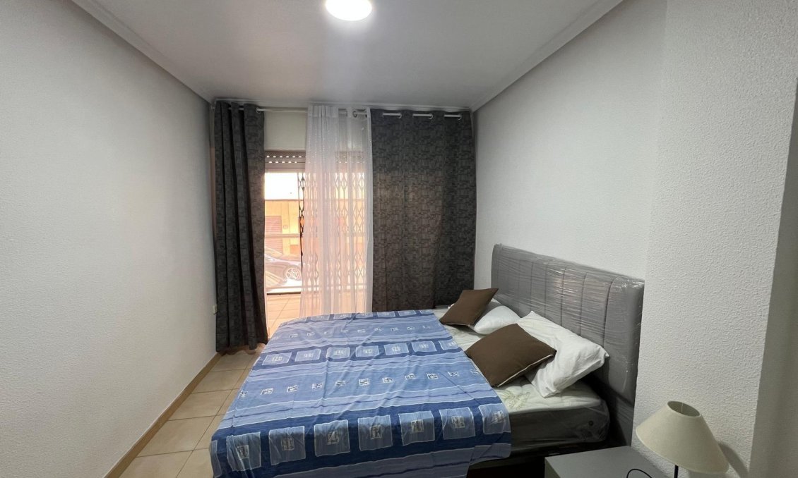 Használt Ingatlanok - Apartman -
Torrevieja - Playa del Cura