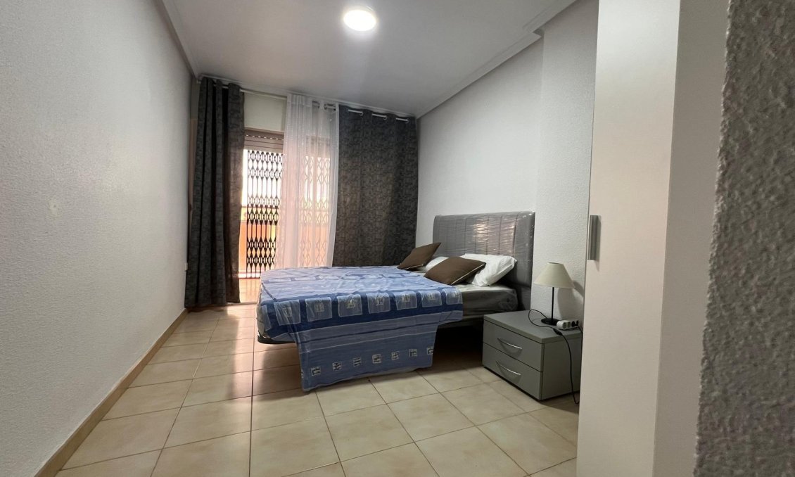 Használt Ingatlanok - Apartman -
Torrevieja - Playa del Cura