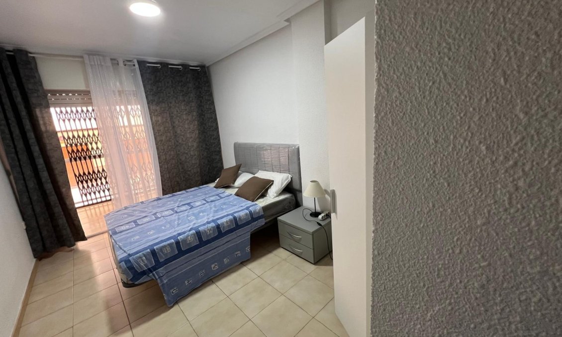 Használt Ingatlanok - Apartman -
Torrevieja - Playa del Cura