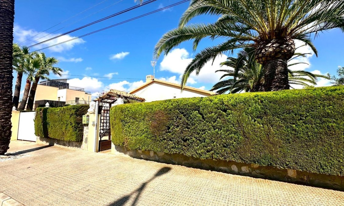 Használt Ingatlanok - Villa -
Cabo Roig - Costa Blanca