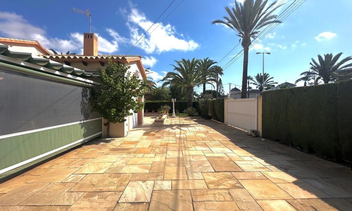 Használt Ingatlanok - Villa -
Cabo Roig - Costa Blanca