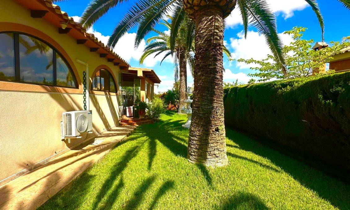 Használt Ingatlanok - Villa -
Cabo Roig - Costa Blanca