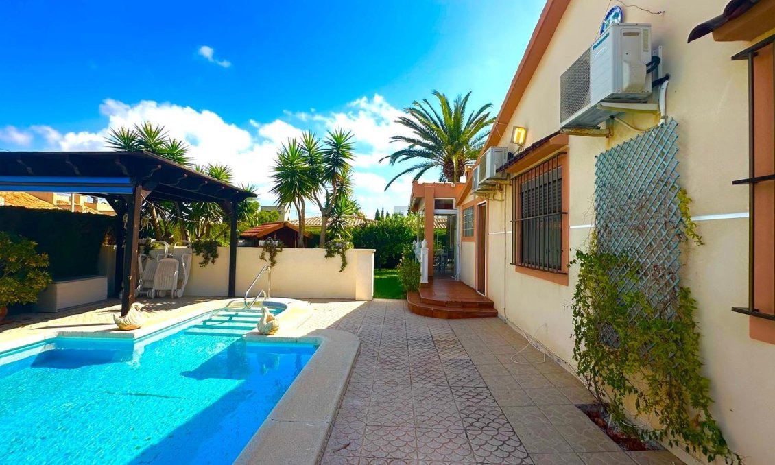 Használt Ingatlanok - Villa -
Cabo Roig - Costa Blanca