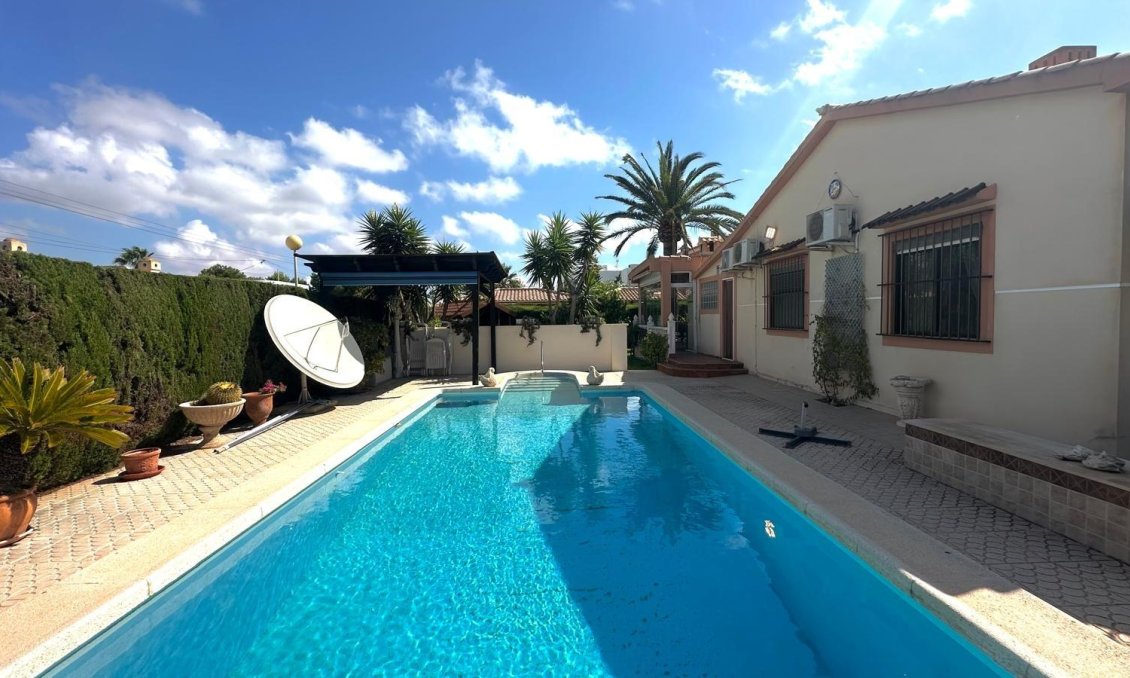Használt Ingatlanok - Villa -
Cabo Roig - Costa Blanca