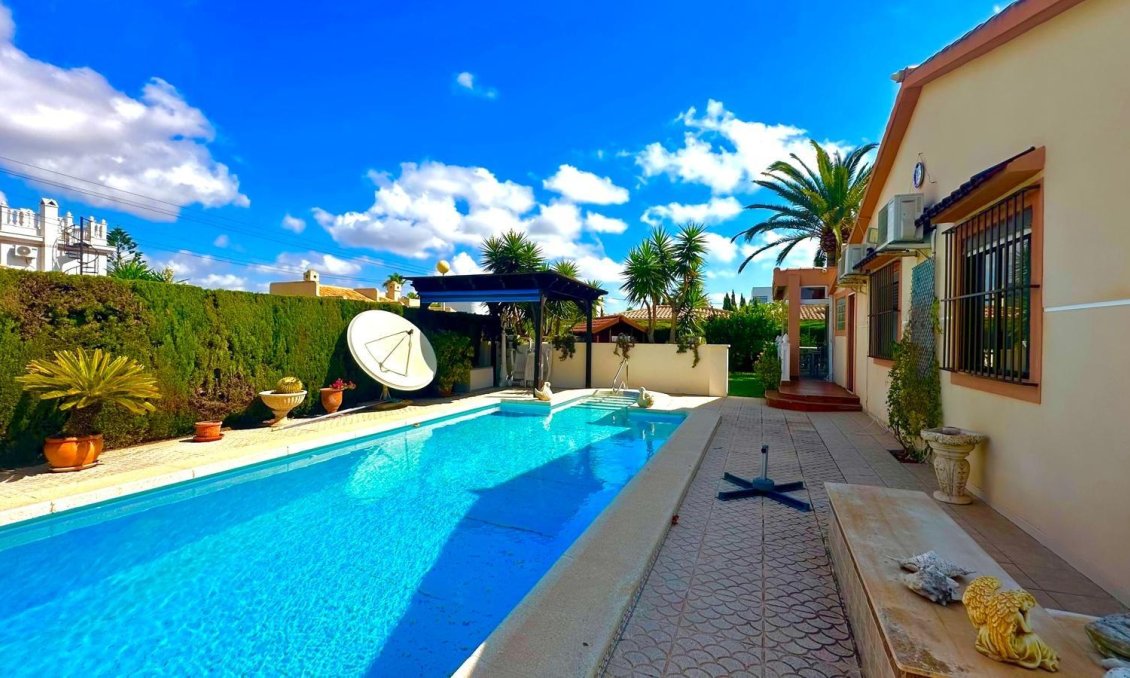 Használt Ingatlanok - Villa -
Cabo Roig - Costa Blanca