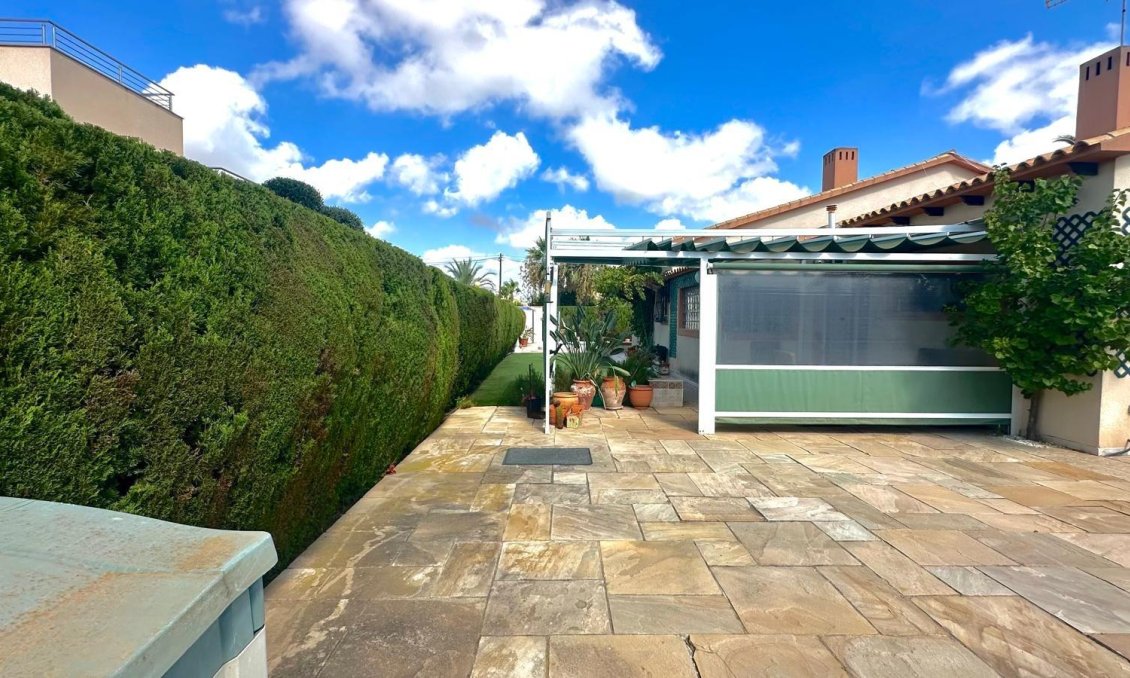 Használt Ingatlanok - Villa -
Cabo Roig - Costa Blanca