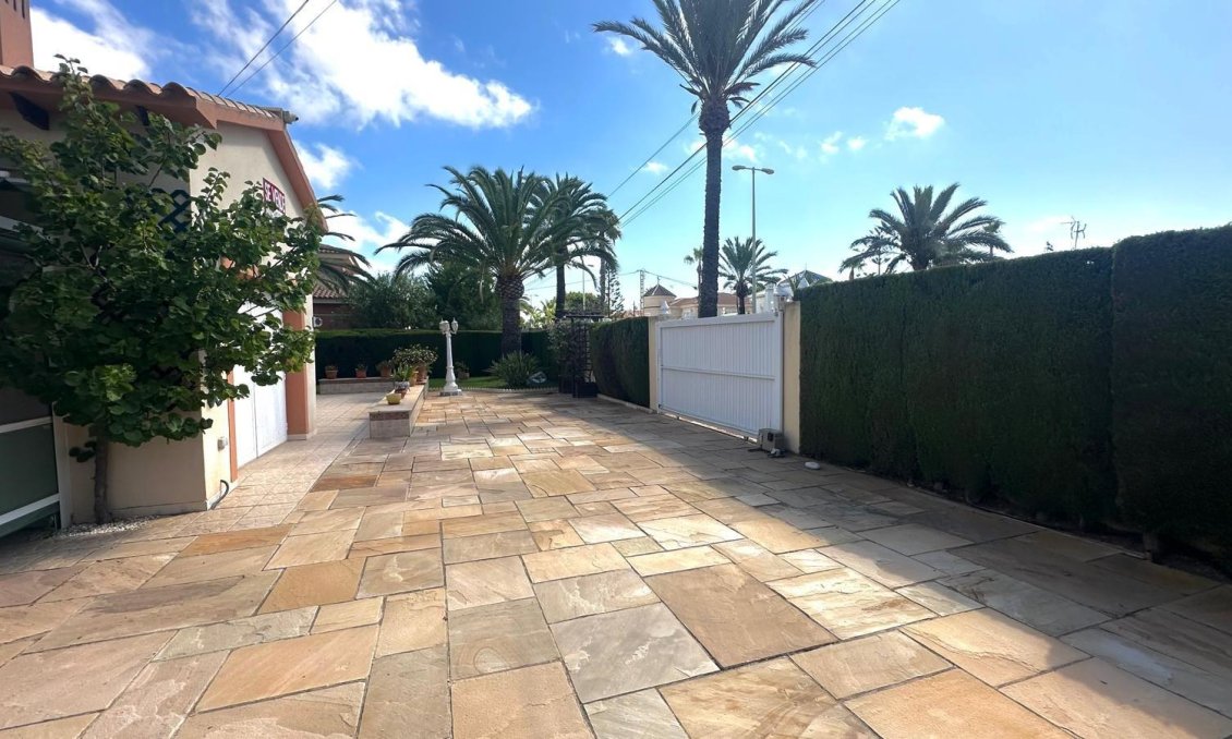 Használt Ingatlanok - Villa -
Cabo Roig - Costa Blanca