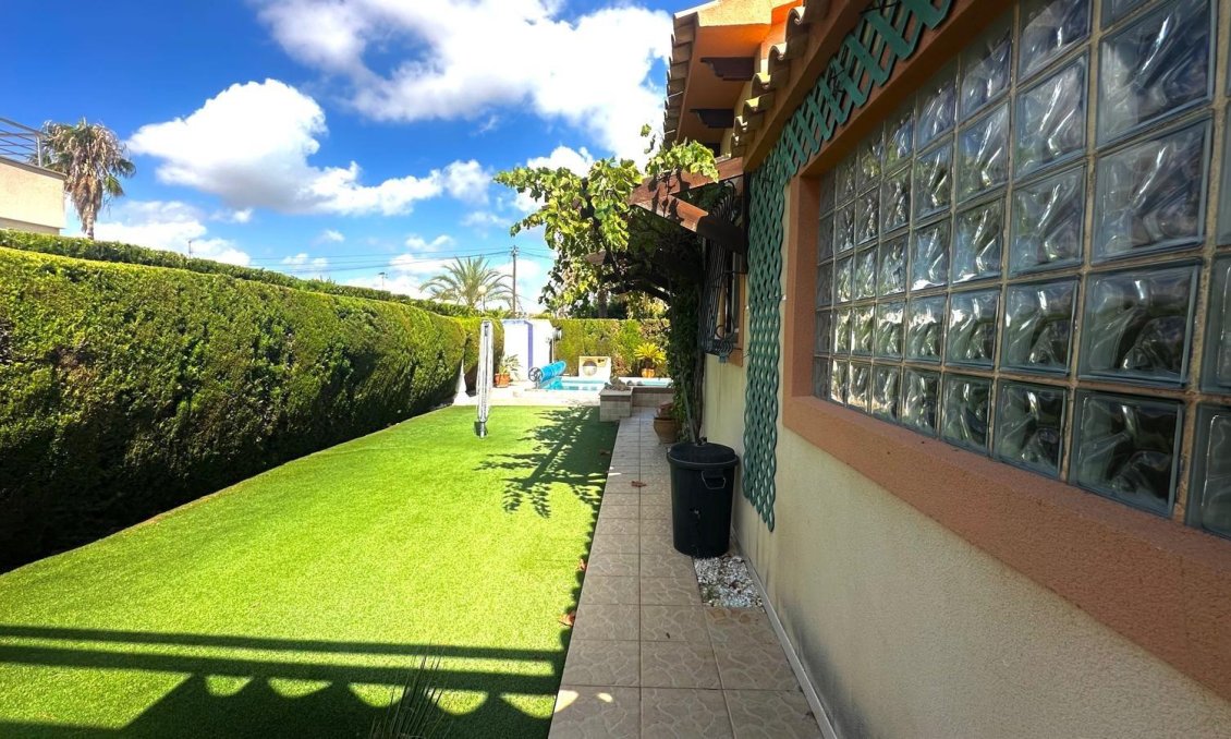 Használt Ingatlanok - Villa -
Cabo Roig - Costa Blanca