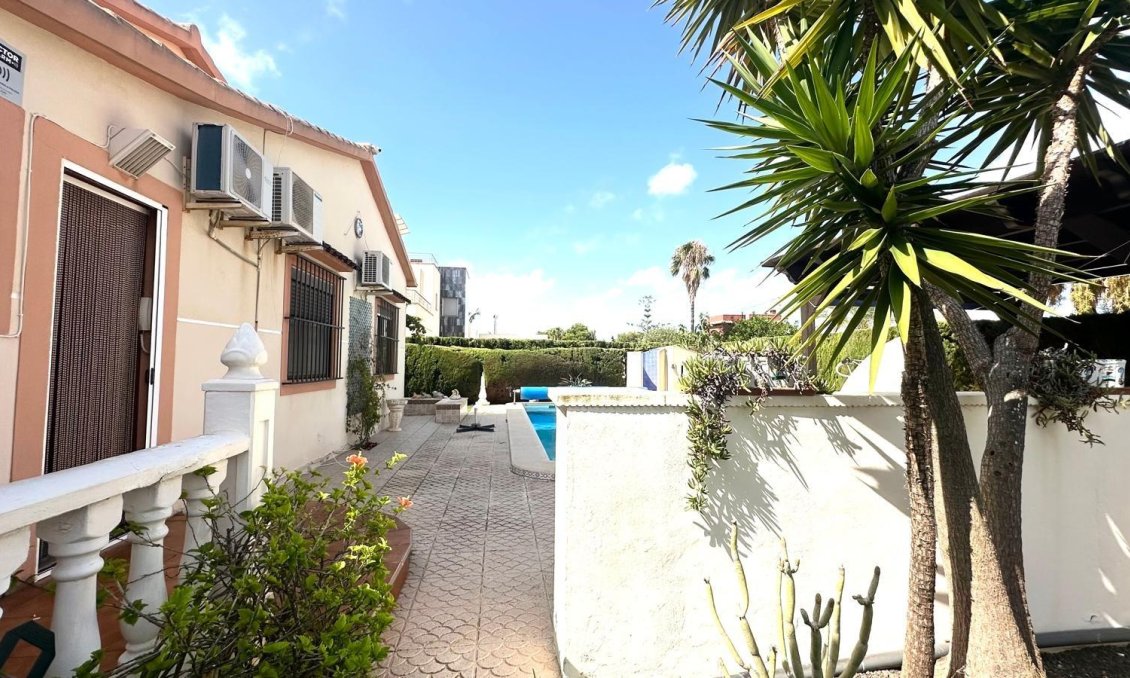 Használt Ingatlanok - Villa -
Cabo Roig - Costa Blanca