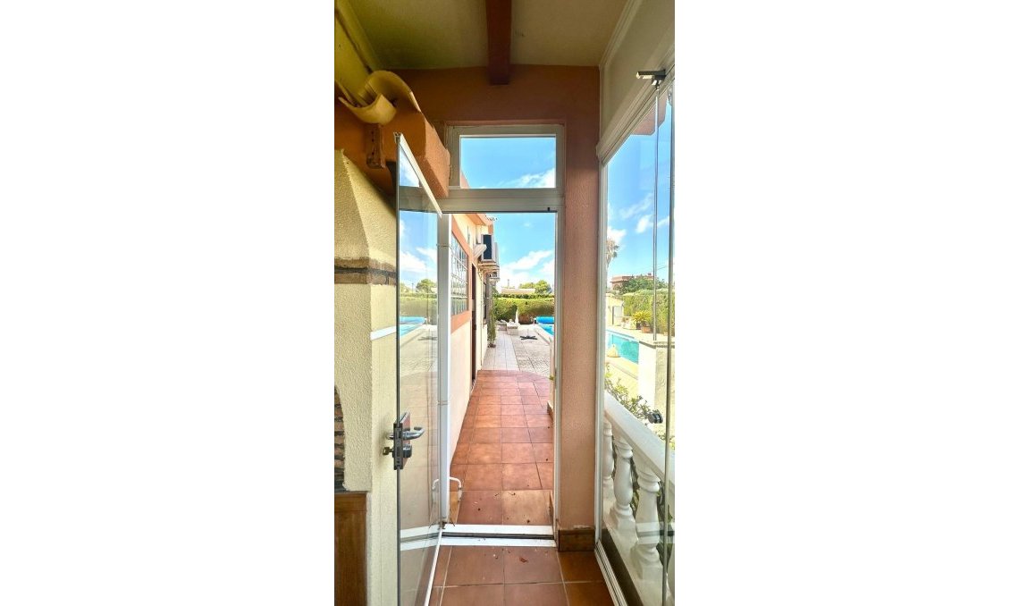 Használt Ingatlanok - Villa -
Cabo Roig - Costa Blanca