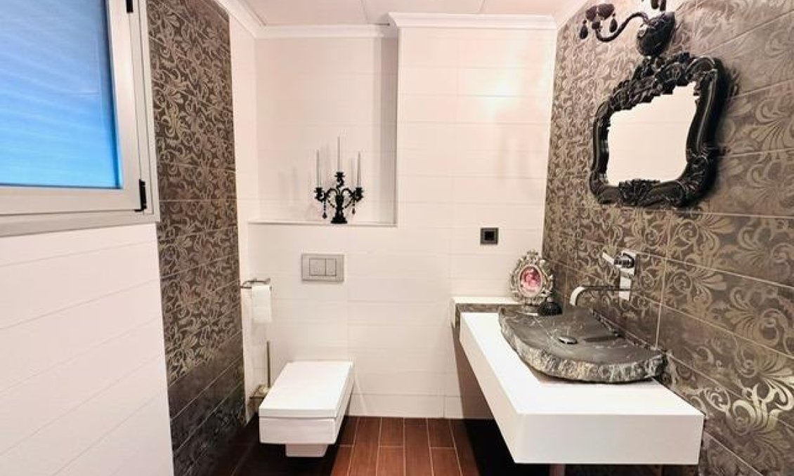 Használt Ingatlanok - Apartman -
Torrevieja - Estacion De Autobuses