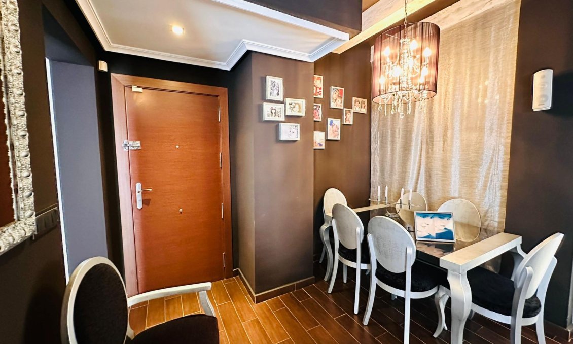 Használt Ingatlanok - Apartman -
Torrevieja - Estacion De Autobuses