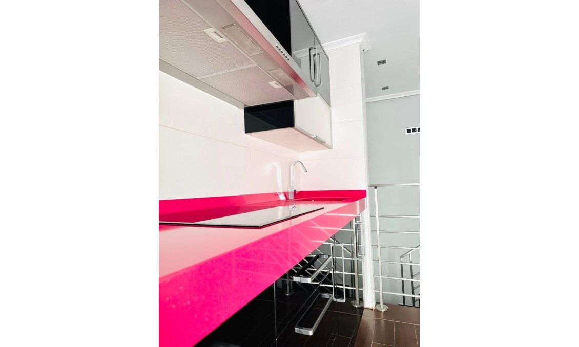 Használt Ingatlanok - Apartman -
Torrevieja - Estacion De Autobuses