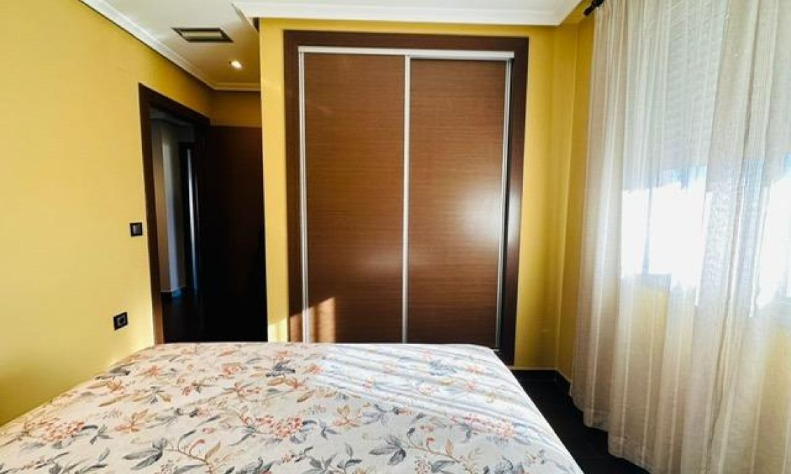 Használt Ingatlanok - Apartman -
Torrevieja - Estacion De Autobuses