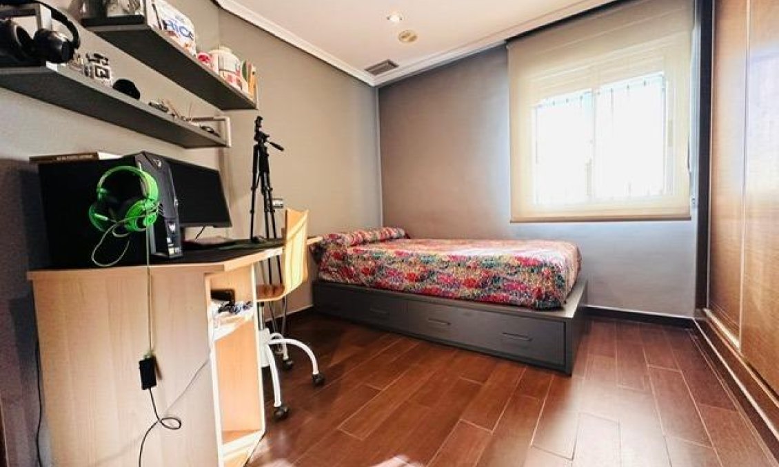 Használt Ingatlanok - Apartman -
Torrevieja - Estacion De Autobuses