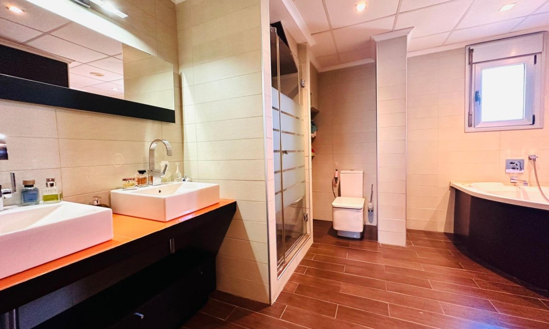 Használt Ingatlanok - Apartman -
Torrevieja - Estacion De Autobuses