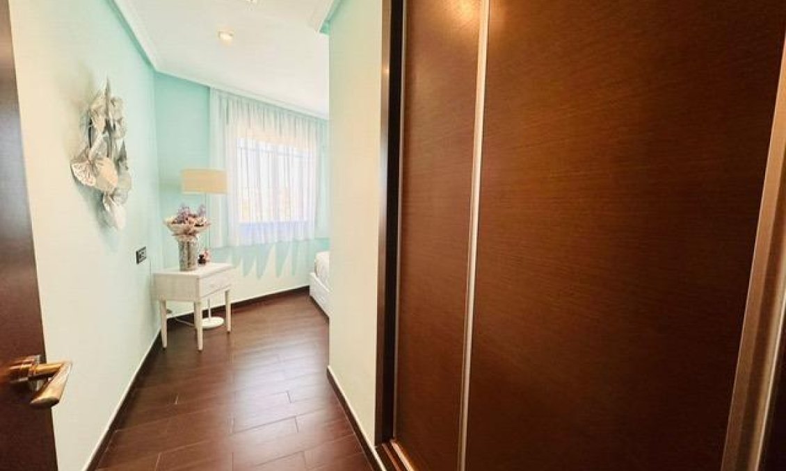 Használt Ingatlanok - Apartman -
Torrevieja - Estacion De Autobuses