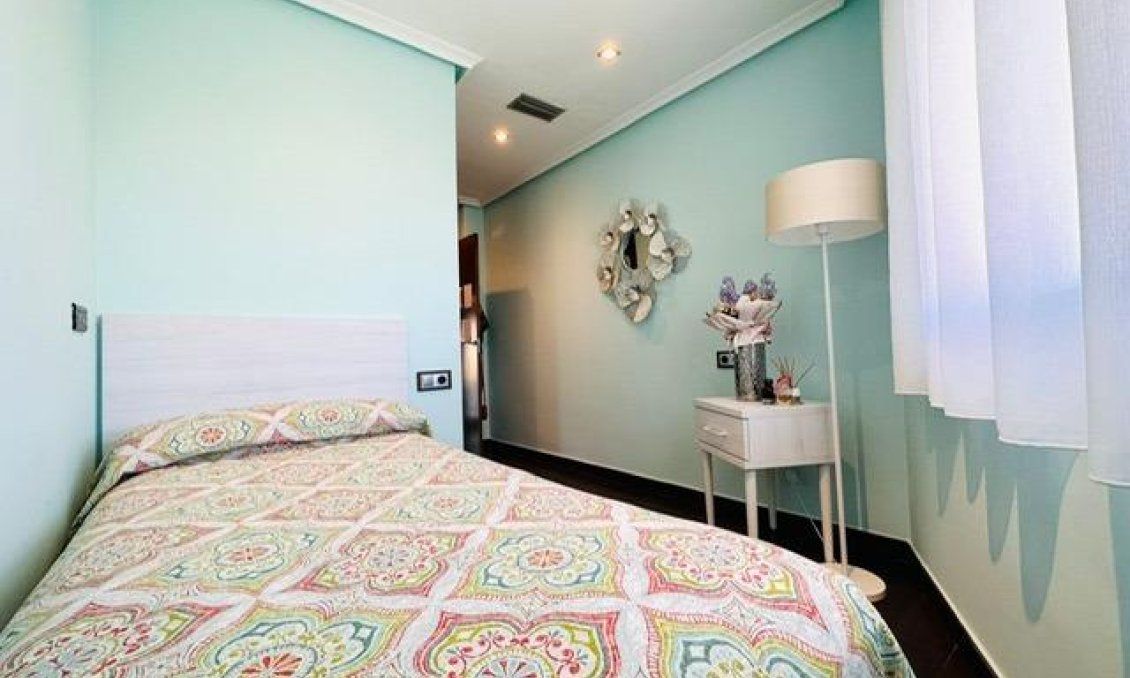 Használt Ingatlanok - Apartman -
Torrevieja - Estacion De Autobuses