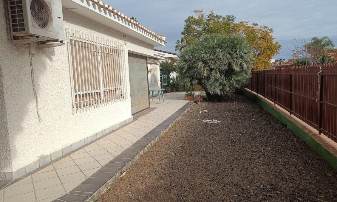 Használt Ingatlanok - Villa -
Orihuela Costa - Campoamor
