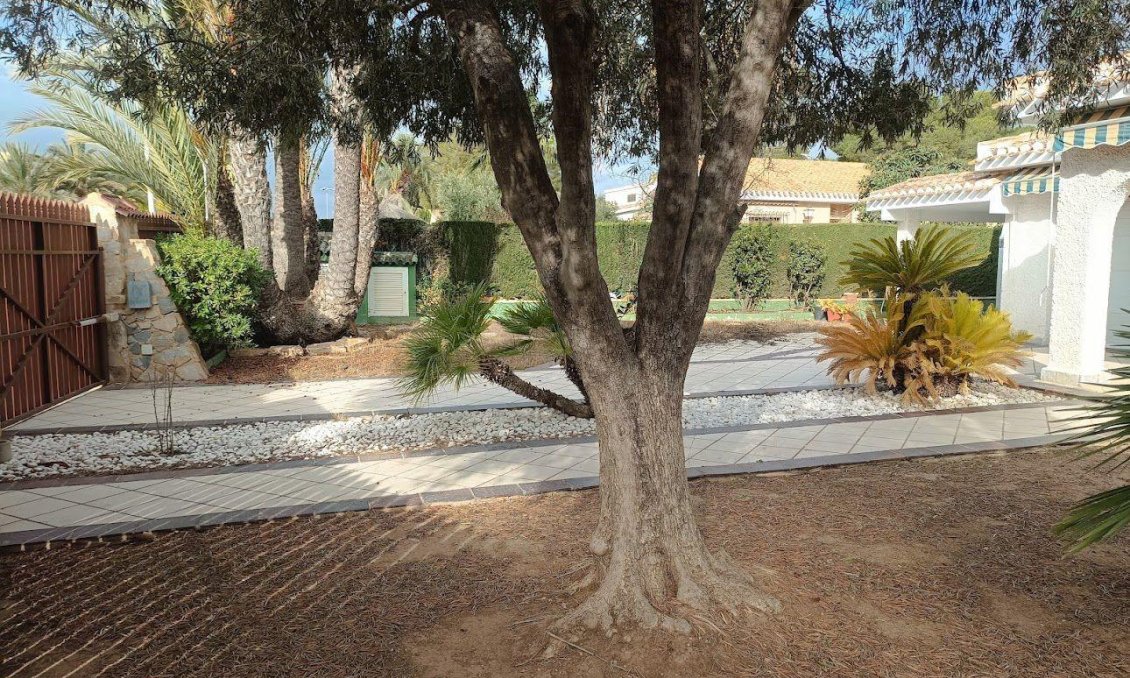 Használt Ingatlanok - Villa -
Orihuela Costa - Campoamor