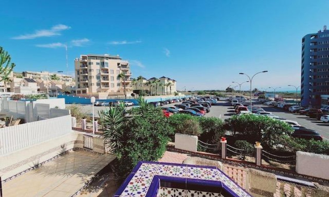 Resale - Villa -
Guardamar del Segura - Guarmar Del Segura