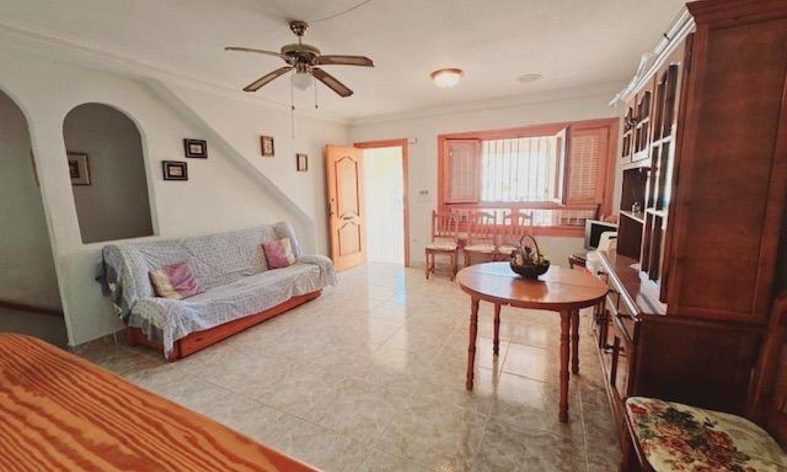 Resale - Villa -
Guardamar del Segura - Guarmar Del Segura