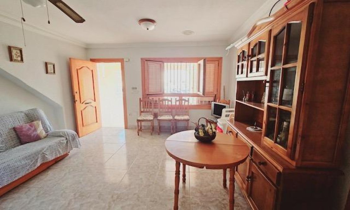 Resale - Villa -
Guardamar del Segura - Guarmar Del Segura