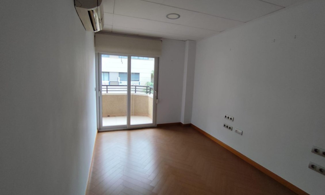 Használt Ingatlanok - Apartman -
Torrevieja - Puerto