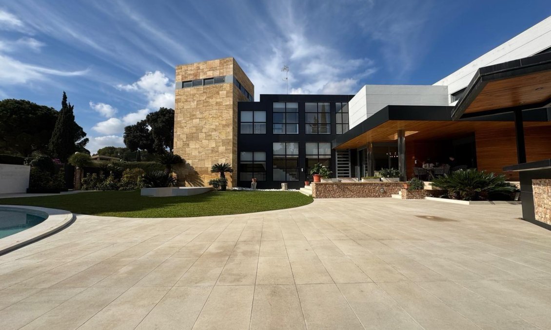 Resale - Villa -
Orihuela Costa - Altos De Campoamor