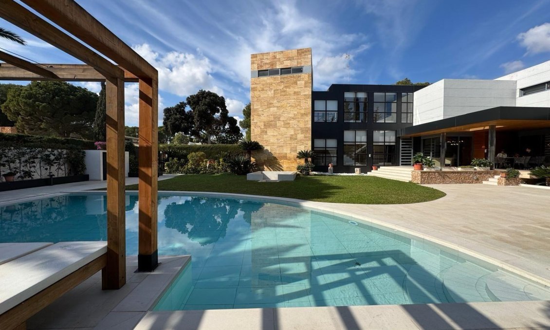 Resale - Villa -
Orihuela Costa - Altos De Campoamor