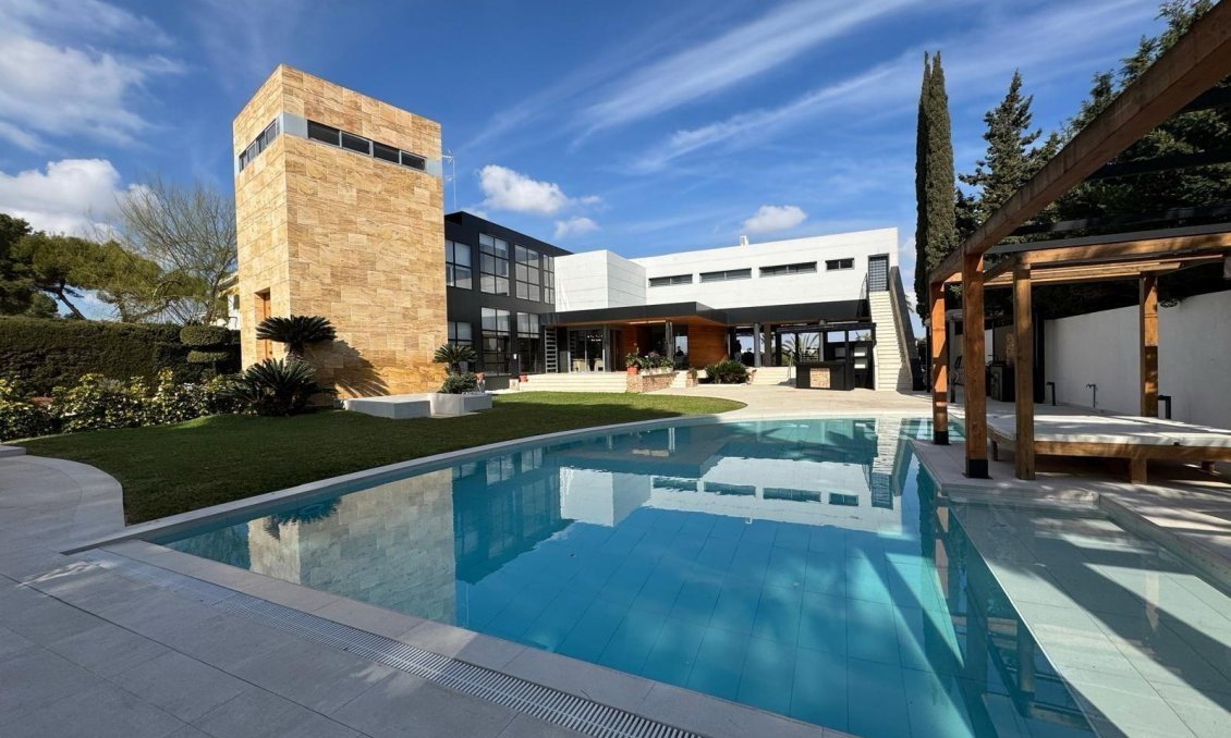 Resale - Villa -
Orihuela Costa - Altos De Campoamor